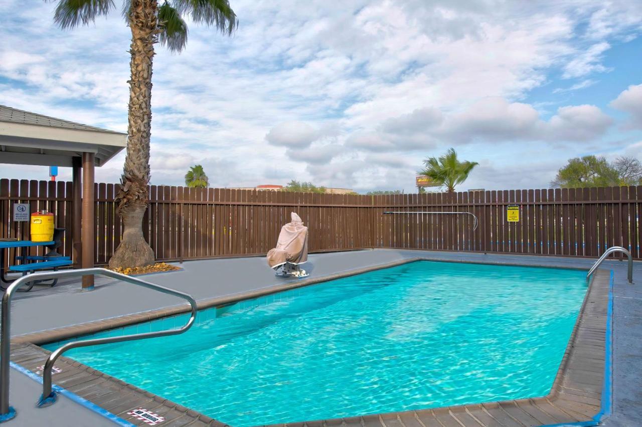 Motel 6-Eagle Pass, Tx - Lakeside Exterior photo