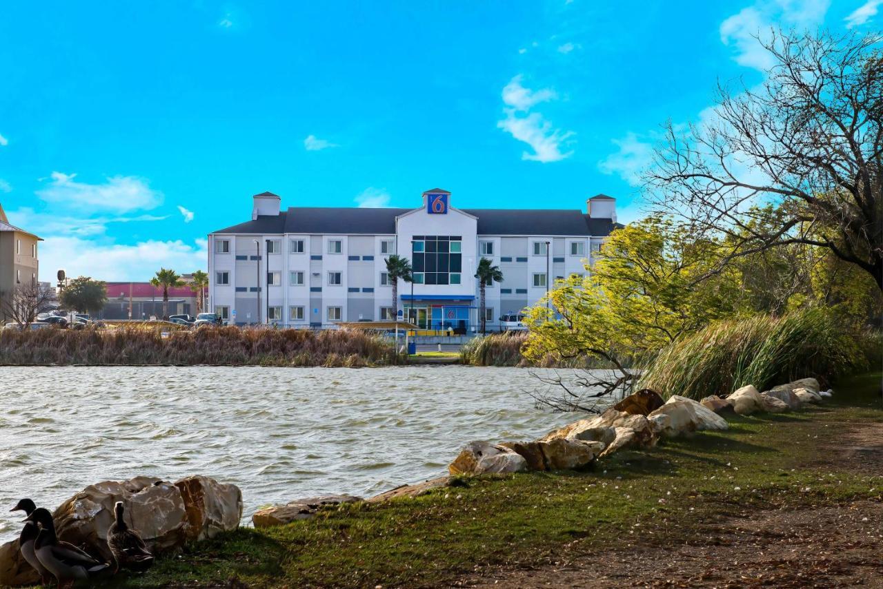 Motel 6-Eagle Pass, Tx - Lakeside Exterior photo